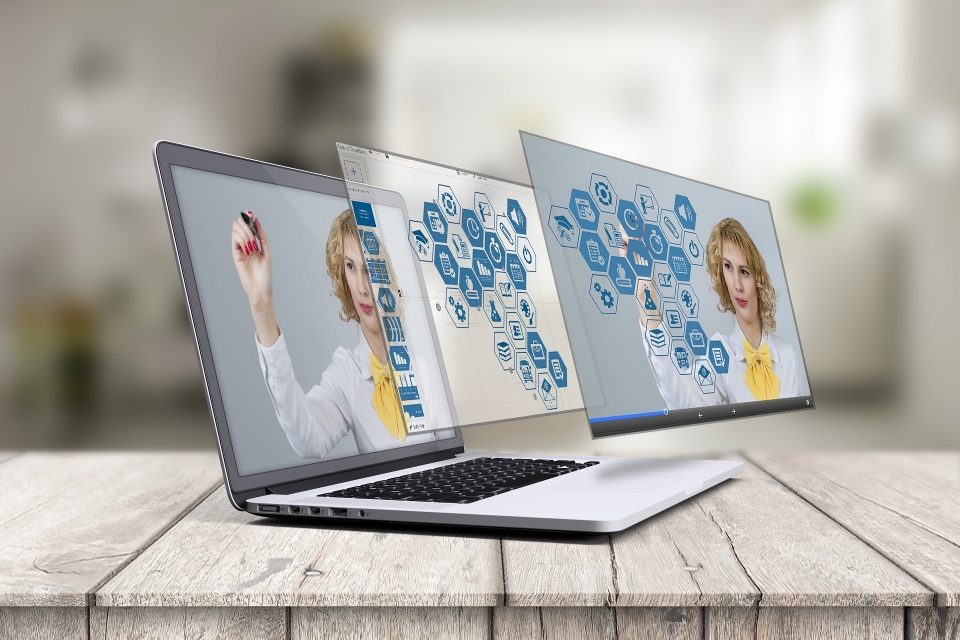 laptop 2411303 1920 3