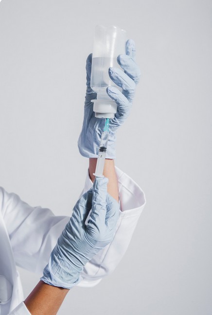 a doctor preparaing an injection