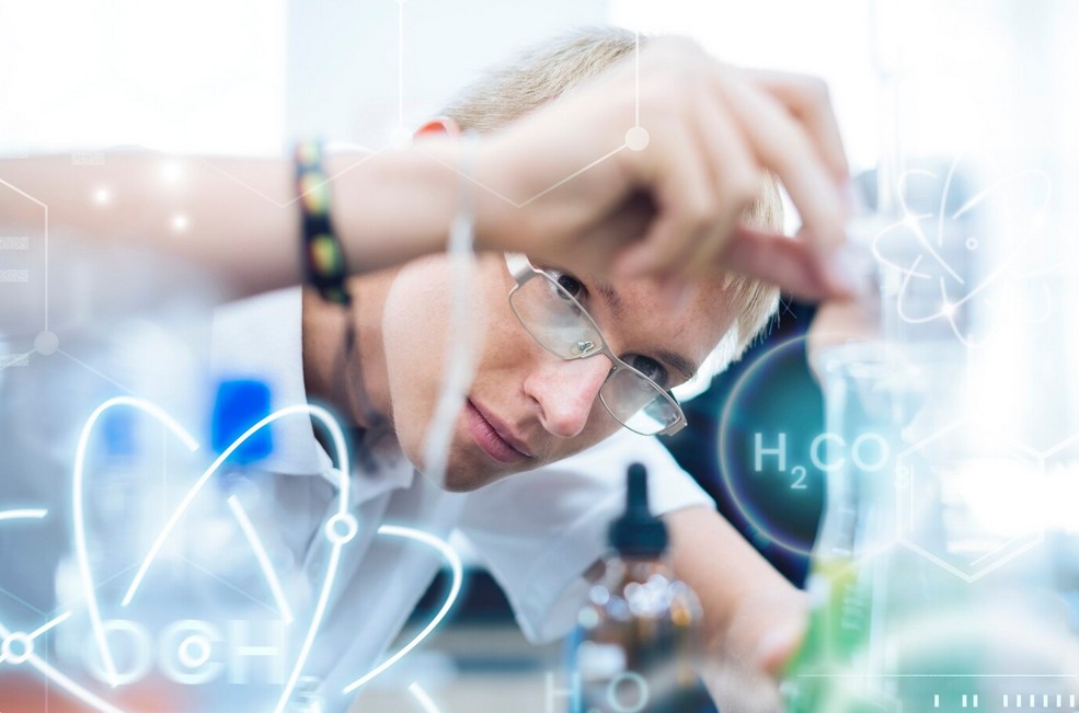 a docotor examining some samples at a lab