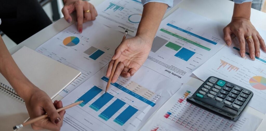 Go Global with Confidence: Expert Fintech Translation for Seamless Expansion. managers discussing a financial project