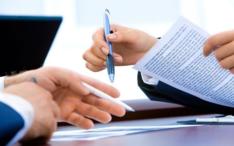The Ultimate Guide to Mastering Global Legal Translation Services. lower explaining a case