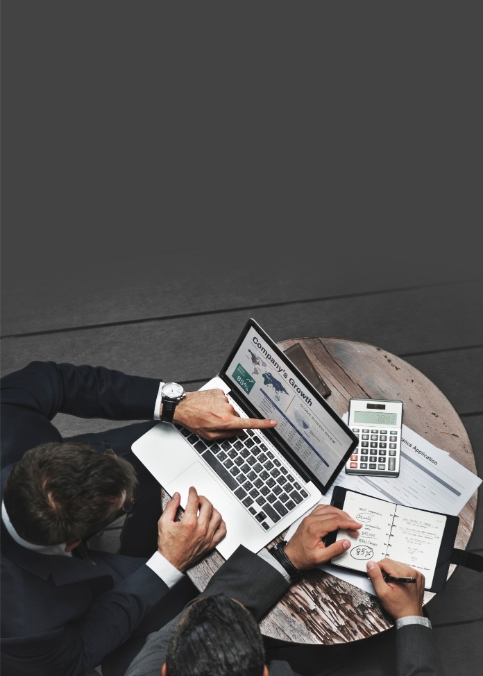 Your 2025 Guide to Financial Translation: How to Get Top Quality Without the Top Price. mangers on a meeting