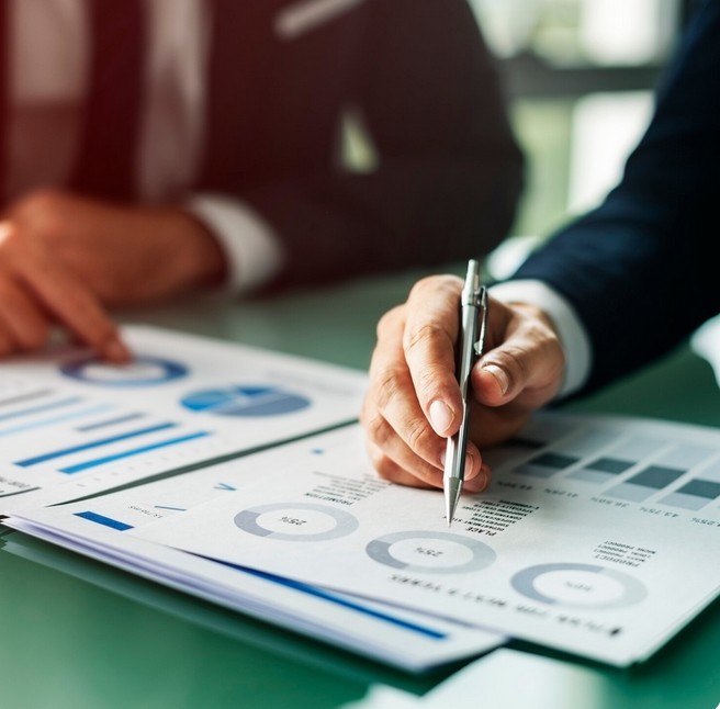 Your 2025 Guide to Financial Translation: How to Get Top Quality Without the Top Price. a pesron checking banking data