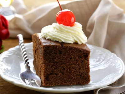 Your Ultimate Guide to Food & Drink Translation for Global Market Entry chocolate cake