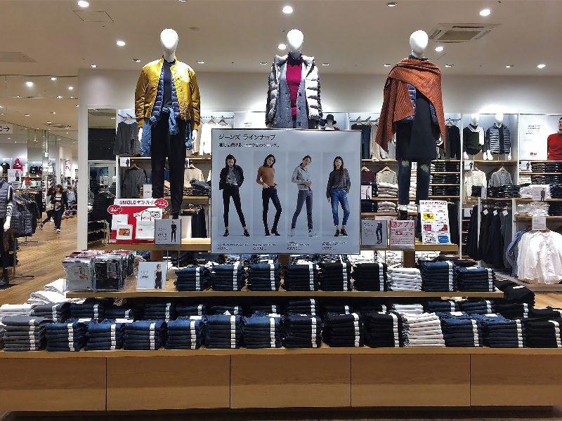 The Ultimate Guide to Winning New Markets with Retail Localization. image showing fashion store