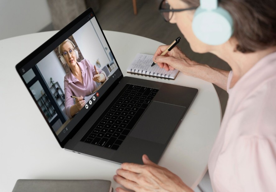 an employee at elearning session