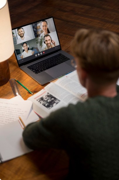 an employee at an elearning session