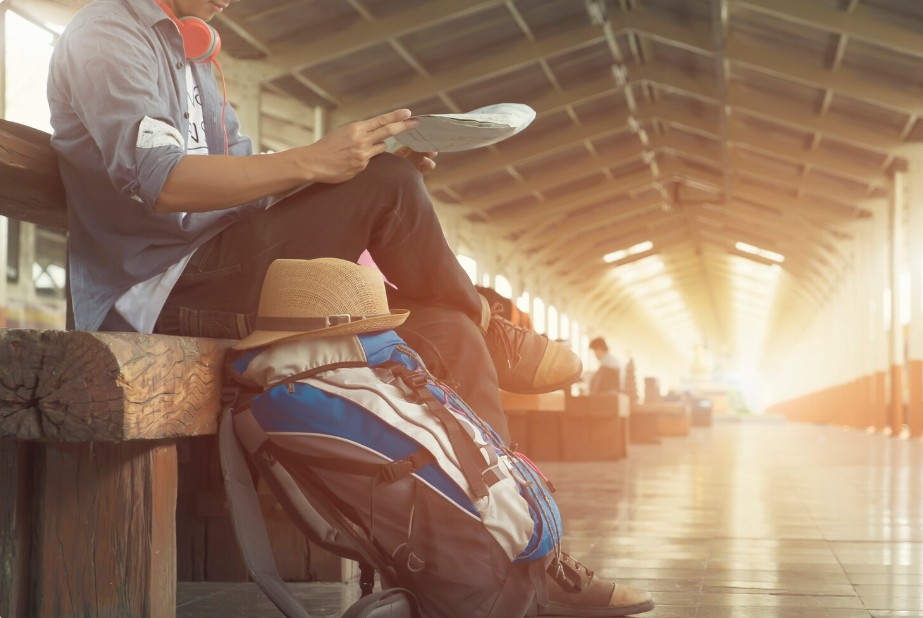 It describes the specific action (reading a map) and location (train station), while keeping your primary "tourism translation" keyword for SEO.